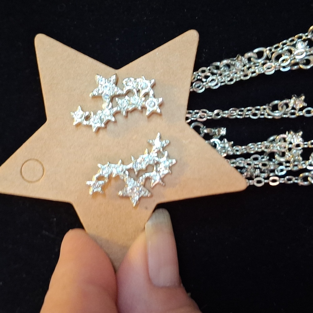 🤑 3/$20 Silver Star Dangle Earrings - Picture 2 of 4